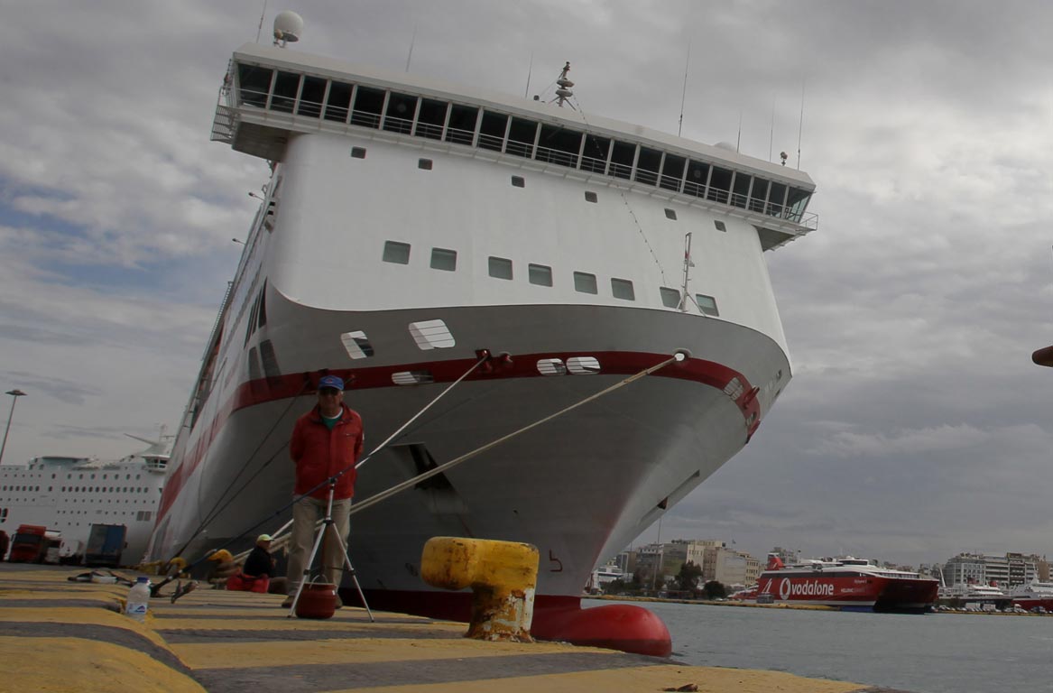 ΠΝΟ: Δένουν κάβους τα καράβια για 24 ώρες