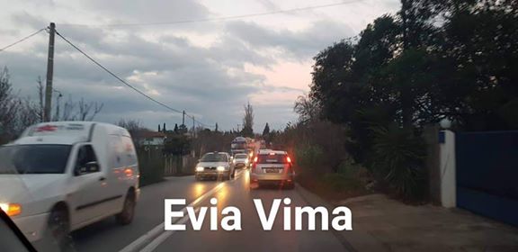 Κυκλοφοριακό κομφούζιο το πρωί μετά τις στροφές του Πελαργού από Αλιβέρι προς Αμάρυνθο