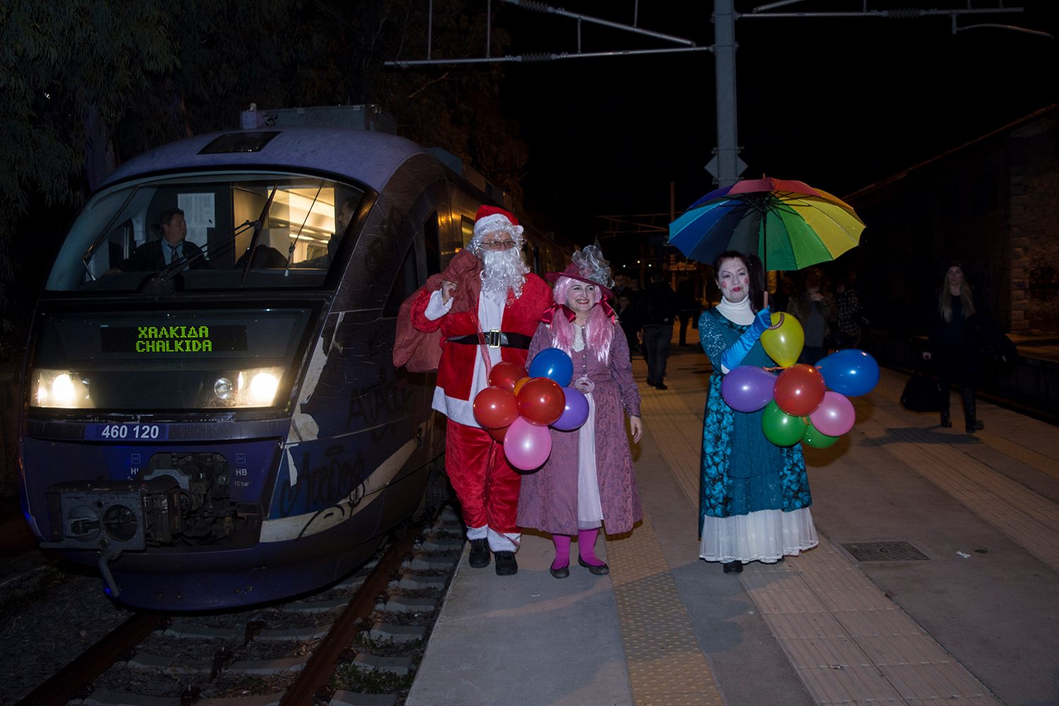 Χαλκίδα- Ο Άγιος Βασίλης ήρθε με το τρένο-ΦΩΤΟ