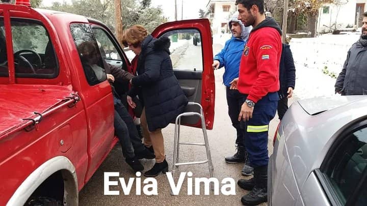 Η ομάδα διάσωσης SAR 312 συνέβαλε στη μεταφορά ηλικιωμένης για αιμοκάθαρση