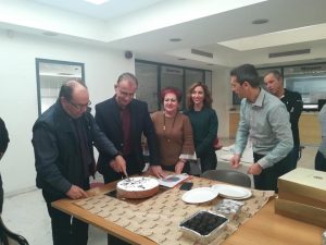 Έκοψαν την πρωτοχρονιάτικη πίτα στη ΔΟΥ Χαλκίδας-ΦΩΤΟ Έκοψαν την πρωτοχρονιάτικη πίτα στη ΔΟΥ Χαλκίδας-ΦΩΤΟ