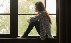 Μοναξιά: ποιοι τη βιώνουν πιο έντονα