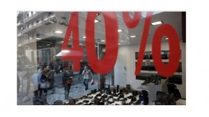 Σας αφορά: Αντίστροφη μέτρηση για τις χειμερινές εκπτώσεις – Ποια Κυριακή θα είναι ανοικτά τα καταστήματα