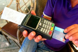 Έρχεται ο ακατάσχετος επιχειρηματικός λογαριασμός