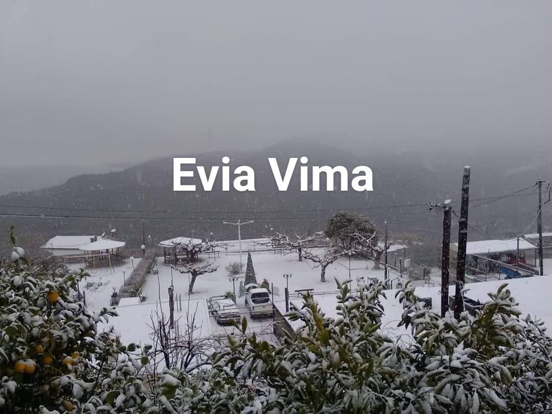 Χιονίζει και στους Καλημεριάνους Κύμης-ΦΩΤΟ