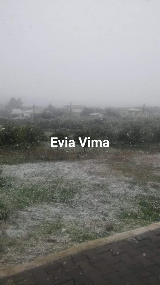 Συμβαίνει Τώρα-Άρχισε να χιονίζει και στον Άγιο Ιωάννη Αλιβερίου-ΦΩΤΟ