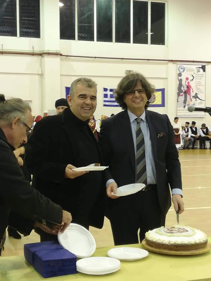 Ο δήμαρχος ήταν δίπλα τους