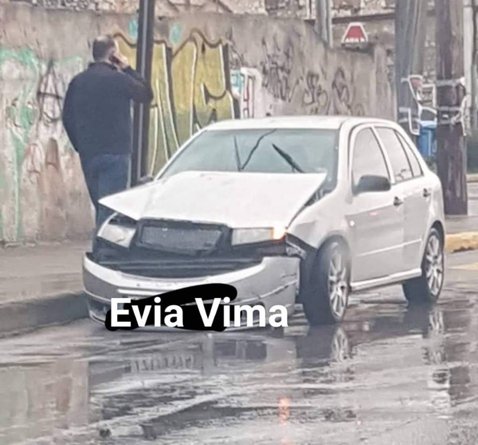 ΤΩΡΑ-Τροχαίο στον κυκλικό κόμβο της Χαλκίδας-ΦΩΤΟ
