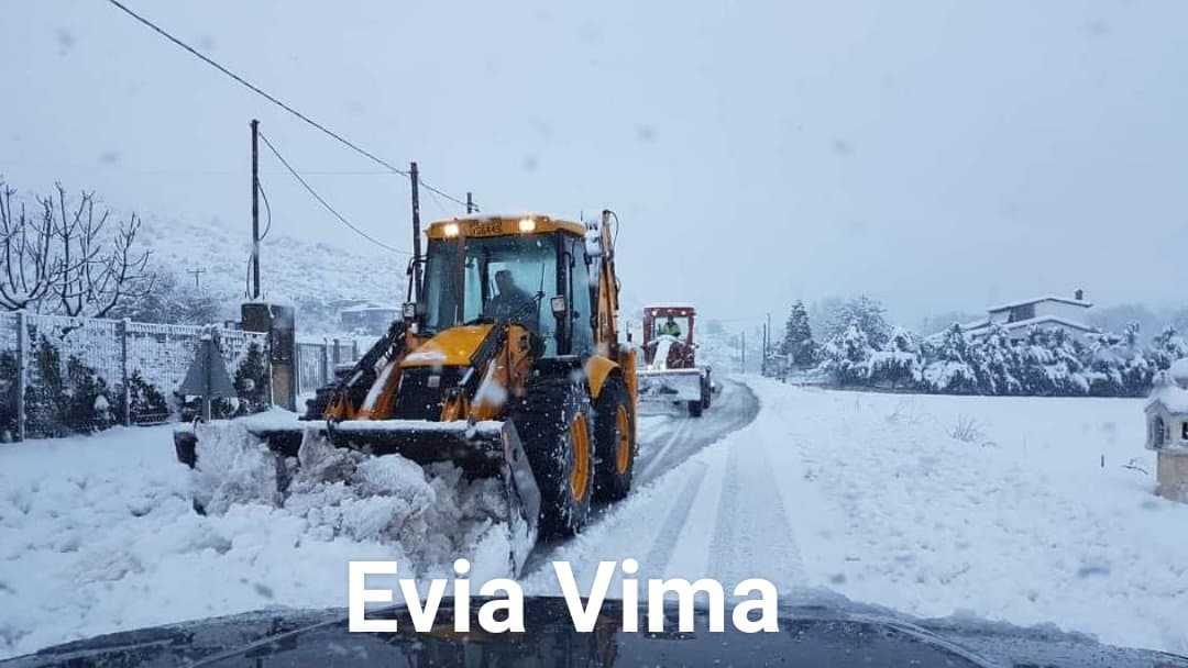 Στη μάχη του καθαρισμού των δρόμων από το χιόνι και τα εκχιονιστικά μηχανήματα του Νίκου Φωκίτη-ΦΩΤΟ