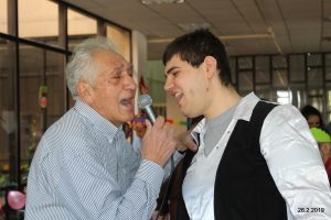 Στο θεραπευτήριο χρόνιων παθήσεων της Αυλίδας ο σύλλογος φίλων του Στέλιου Καζαντζίδη-ΦΩΤΟ