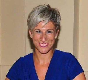 Υποψήφια με το συνδυασμό ΛΥΣΗ ΤΩΡΑ η Δήμητρα Καραβά