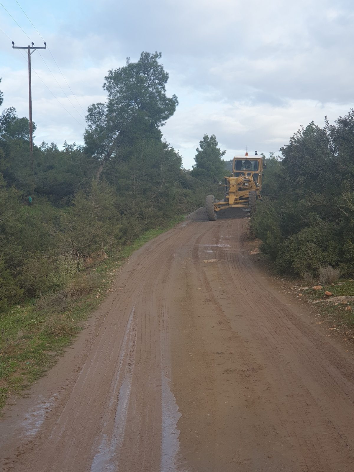 Σε εξέλιξη οι εργασίες συντήρησης αγροτικών δρόμων  στο Δήμο Χαλκιδέων
