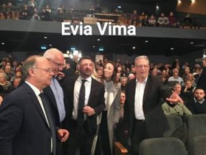Γέμισε από νωρίς το Δημοτικό Περιφερειακό Θέατρο Ρούμελης στη Λαμία για την ομιλία του Φάνη Σπανού -ΦΩΤΟ