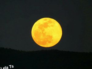 Μαγευτική υπερπανσέληνος και στο Αλιβέρι – ΦΩΤΟ Τσακλάρη Λέλα