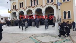 Πάτρα: Ράγισαν καρδιές στην κηδεία του Εύζωνα Σπύρου Θωμά-ΦΩΤΟ