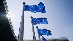 «Χαστούκι» από την Κομισιόν στην Αθήνα: Μπλοκάρει την εκταμίευση της δόσης του ενός δισ.