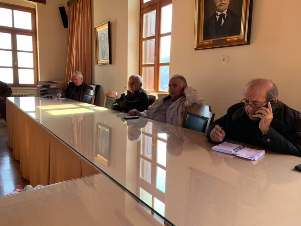 ΤΩΡΑ-Σύσκεψη στο δημαρχείο Κύμης παρουσία Δημά και Θεοδώρου