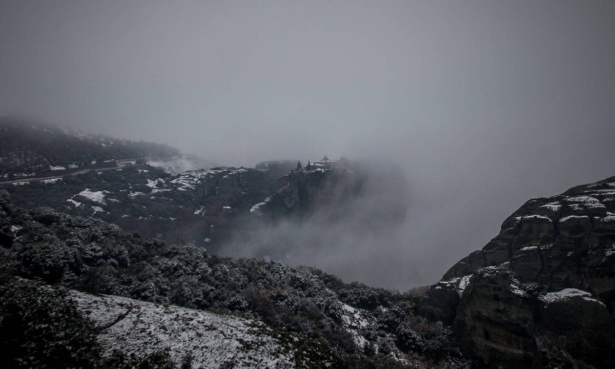 Καιρός-Νεφώσεις με τοπικές βροχές ή χιονόνερο και χιονοπτώσεις στα ορεινά