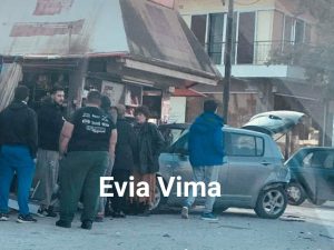 ΙΧ αυτοκίνητο έπεσε επάνω σε περίπτερο στο Βασιλικό-ΦΩΤΟ