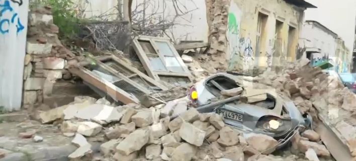 Κατέρρευσε εγκαταλελειμμένο κτίριο στον Κεραμεικό-Έτρεχε ο κόσμος να σωθεί-ΦΩΤΟ
