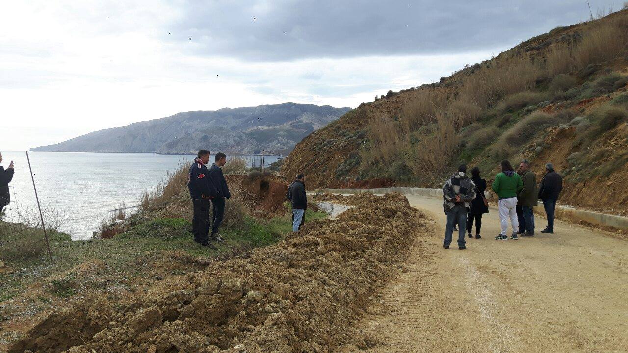 Μηχανικός της Περιφέρειας στη Σκύρο για την αποκατάσταση του οδικού δικτύου