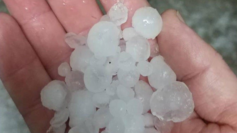 Προβλήματα στο οδικό δίκτυο της Σκύρου από τη χαλαζόπτωση