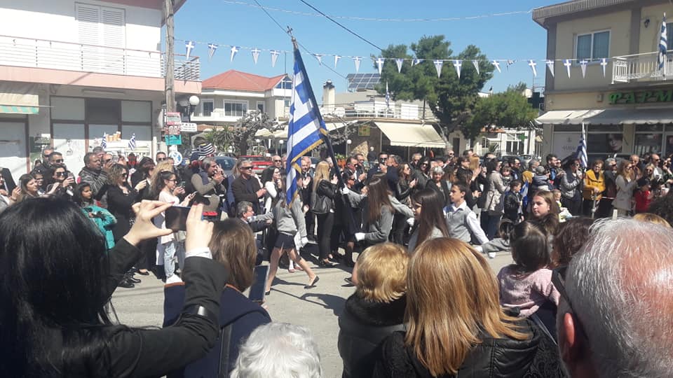 Με υπερηφάνεια παρέλασαν οι μαθητές στο Βαθύ Αυλίδος-ΦΩΤΟ