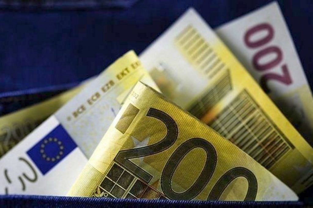 Σχέδιο για 658 εκατ. «δώρο» Πάσχα για δημοσίους υπαλλήλους -συνταξιούχους