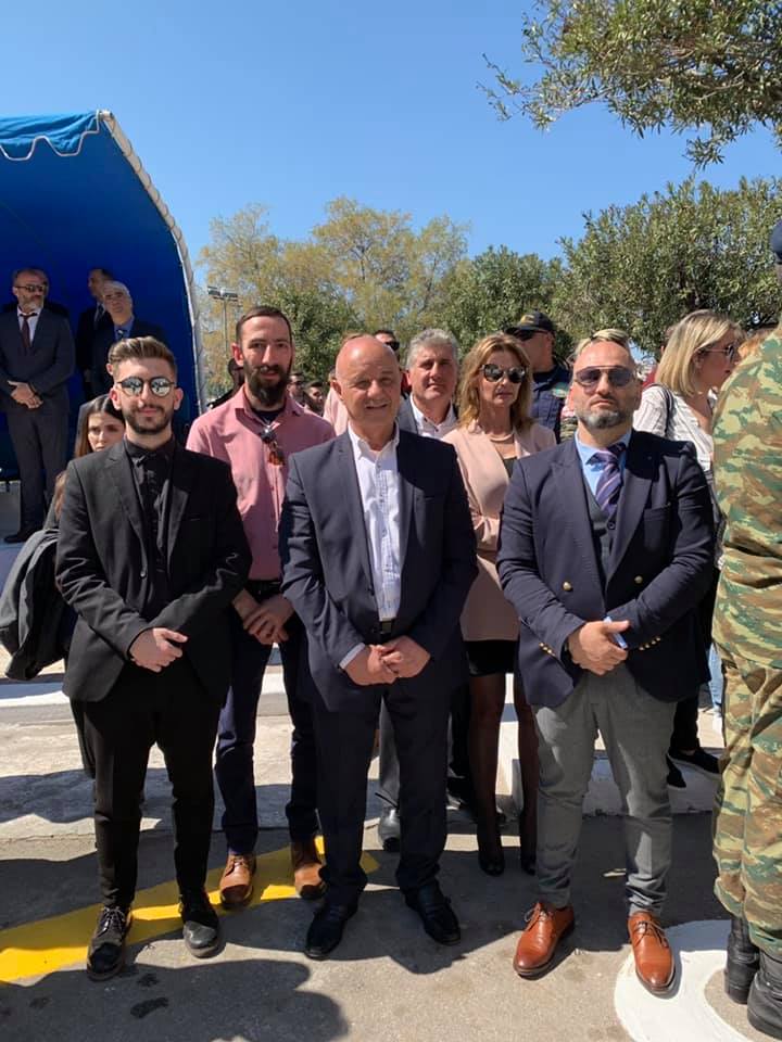 Στη παρέλαση της Χαλκίδας ο Βασίλης Καθαροσπόρης-ΦΩΤΟ