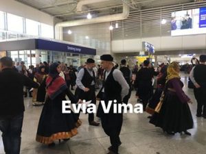 Με Καβοντορίτικο σκοπό ολοκληρώθηκε η παρουσίαση της Σκυριανής Αποκριάς στο Ελ. Βενιζέλος-ΒΙΝΤΕΟ