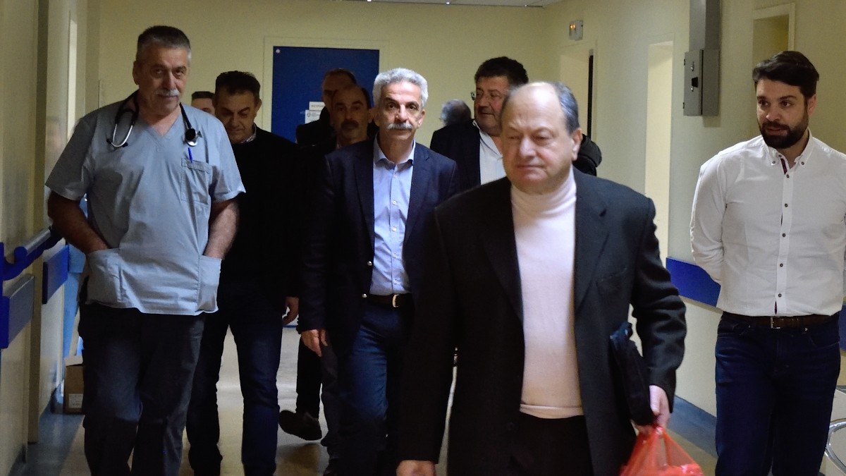Επίσκεψη του Δ Αναγνωστάκη στο Νοσοκομείο Λαμίας