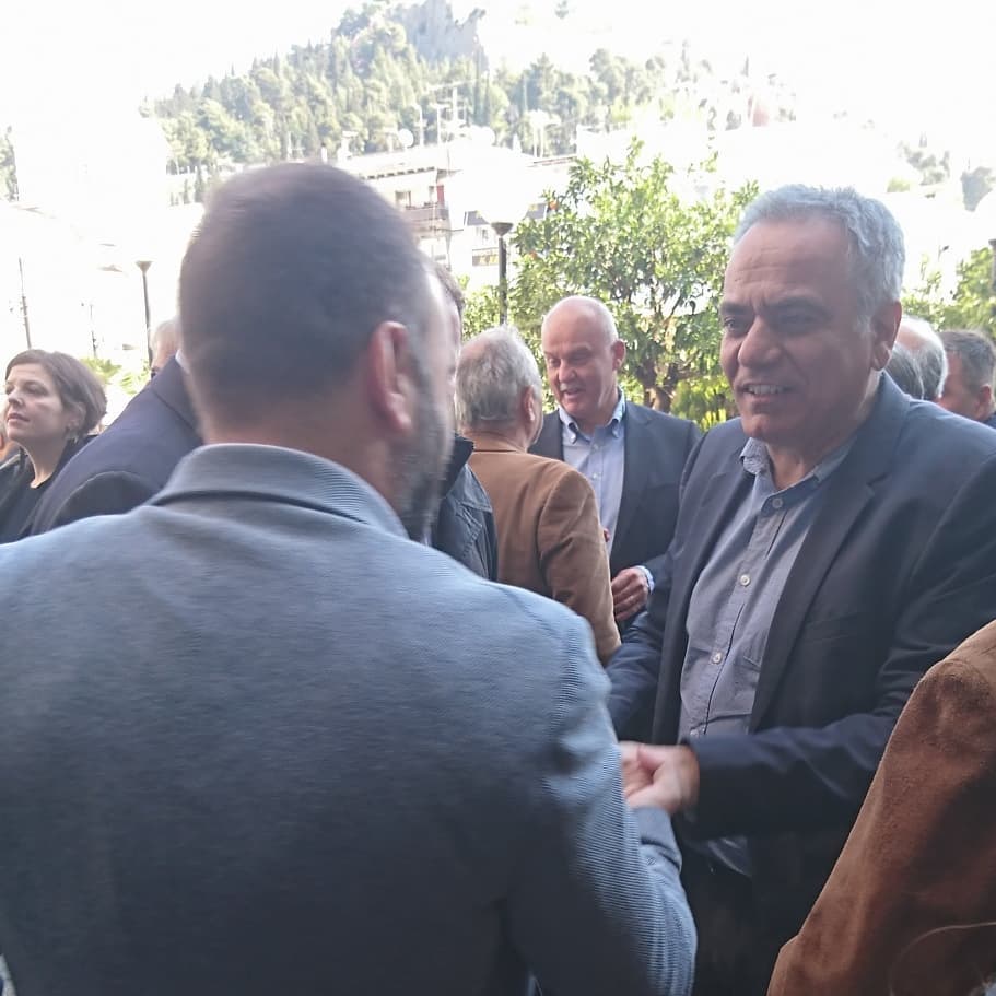 Θερμή συνομιλία με Σκουρλέτη είχε ο Χατζηγιαννάκης στη Λαμία-ΦΩΤΟ