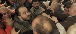 Χαμός στη ΓΣΕΕ-Έπεσε ξύλο-ΦΩΤΟ