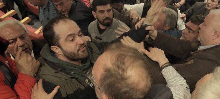 Χαμός στη ΓΣΕΕ-Έπεσε ξύλο-ΦΩΤΟ