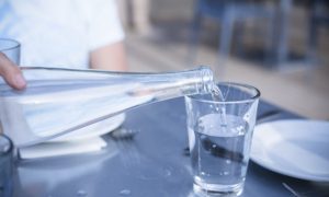 Πόσο νερό να πίνετε πριν το γεύμα για να χάνετε 1 κιλό/μήνα χωρίς δίαιτα