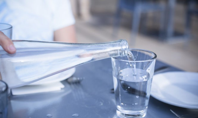 Πόσο νερό να πίνετε πριν το γεύμα για να χάνετε 1 κιλό/μήνα χωρίς δίαιτα