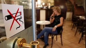 ΣτΕ: Κομμένο το τσιγάρο και στους ειδικούς χώρους καπνιστών σε καζίνο και κέντρα διασκεδάσεως