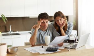 Πώς θα μειώσετε το άγχος για τα οικονομικά προβλήματα
