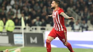 Νέα διακοπή στο ντέρμπι Παναθηναϊκός – Ολυμπιακός -εισβολή οπαδών στο γήπεδο, δακρυγόνα απ΄έξω: (0-1 Β’ ημίχρονο)