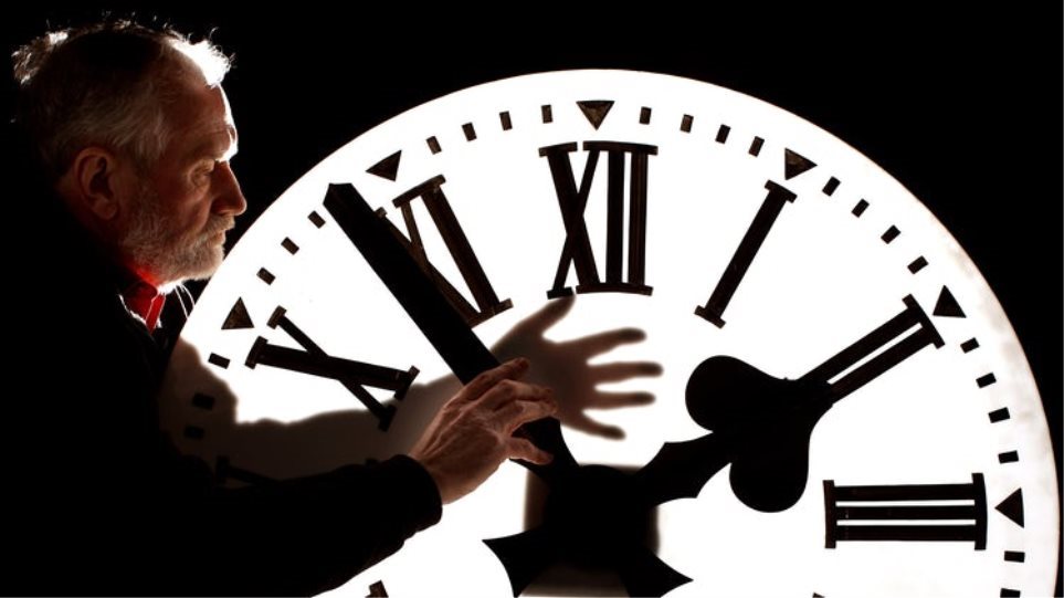 Πότε γυρίζουμε τους δείκτες των ρολογιών μια ώρα μπροστά