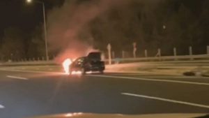 Πήρε φωτιά αυτοκίνητο εν κινήσει στην Αθηνών-Λαμίας