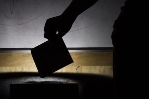 Ποιοι πιέζουν για πρόωρες εκλογές τον Μάιο