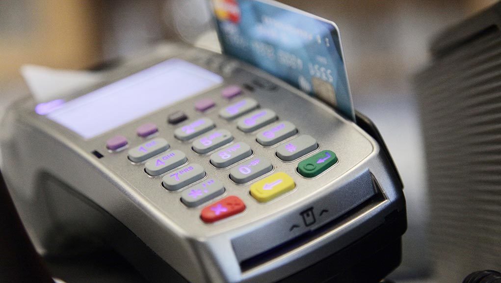 Με κάρτα ακόμα και πληρωμές έως 10 ευρώ