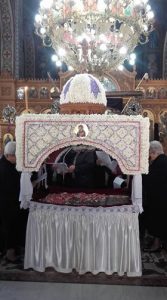 Με κατάνυξη στόλισαν οι πιστοί τους επιτάφιους στην Δημοτική Περιφέρεια Αμαρύνθου