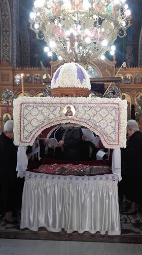 Με κατάνυξη στόλισαν οι πιστοί τους επιτάφιους στην Δημοτική Περιφέρεια Αμαρύνθου