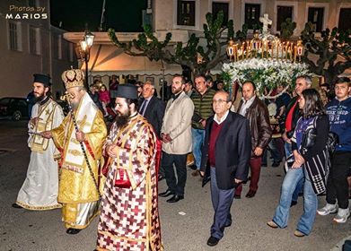 Στην περιφορά του επιταφίου  ο αντιδήμαρχος και ο Πρόεδρος