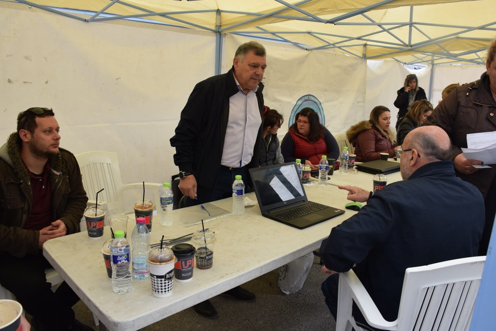 Διανομή τροφίμων σε ωφελούμενους ΤΕΒΑ του Δήμου Χαλκιδέων