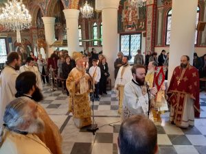 Ο Μητροπολίτης Χαλκίδος στον Πανηγυρίζοντα Ι.Ν. Αναστάσεως Λαζάρου του Νέου Κοιμητηρίου Χαλκίδος