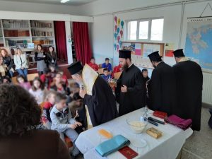 Το Μυστήριο του Ιερού Ευχελαίου από το Μητροπολίτη Χαλκίδος στα σχολεία Βατώντα και Πισσώνα
