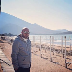 Ο Πάνος Ελευθερίου παρουσιάζει την πρότασή του για τα Αδέσποτα Ζώα